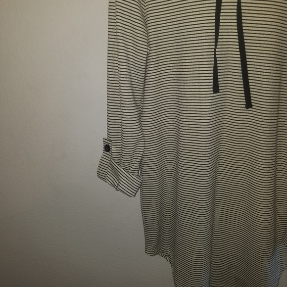 4/$25 Hooded Tunic in Black and Cream - Picture 4 of 4